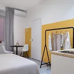 Tiny Cozy In The Center