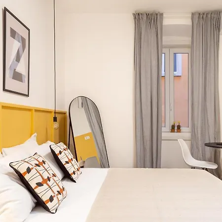 Tiny Cozy In The Center *