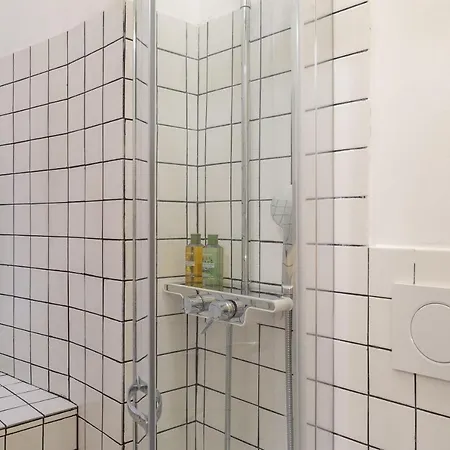 Tiny Cozy In The Center *