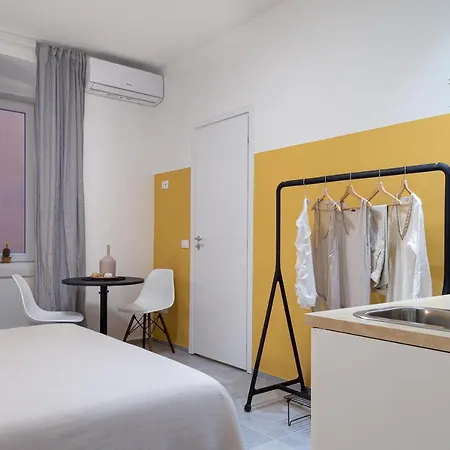 Tiny Cozy In The Center