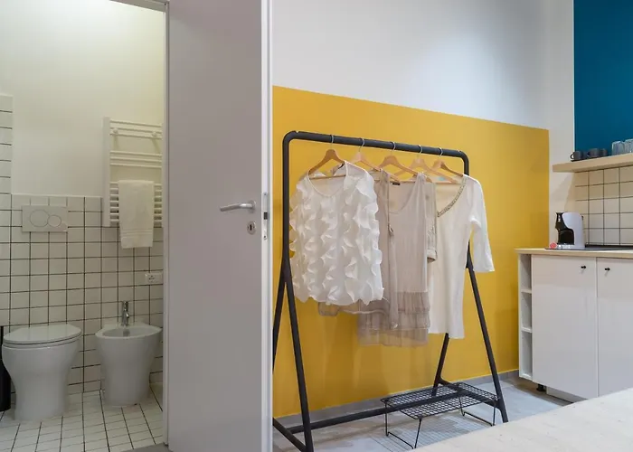 Tiny Cozy In The Center *