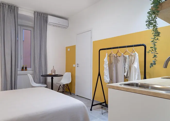 Tiny Cozy In The Center