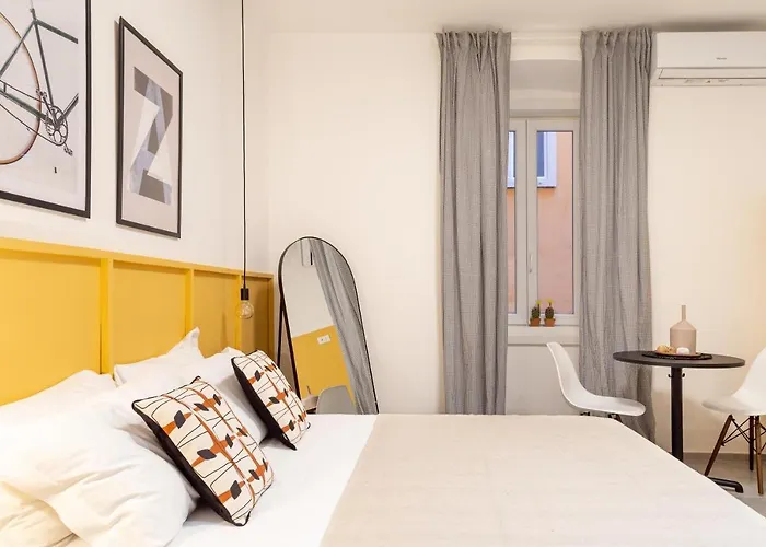 Tiny Cozy In The Center *